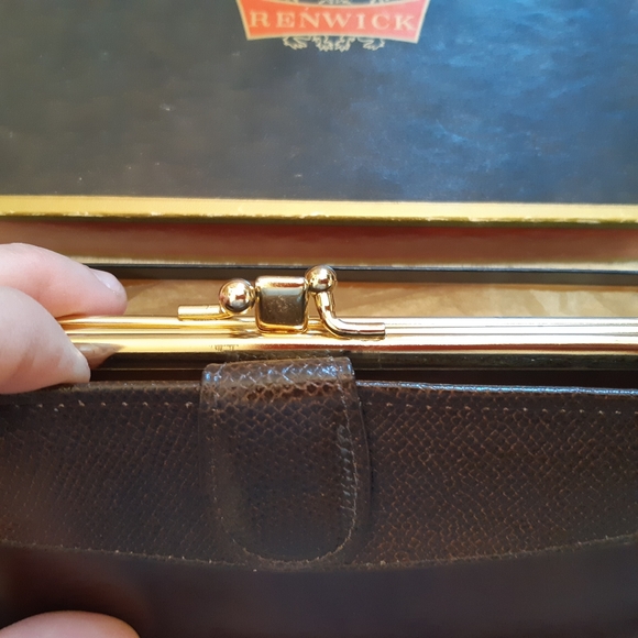 Women's Leather Pocketbook Canada Made with Original Box - Picture 7 of 12